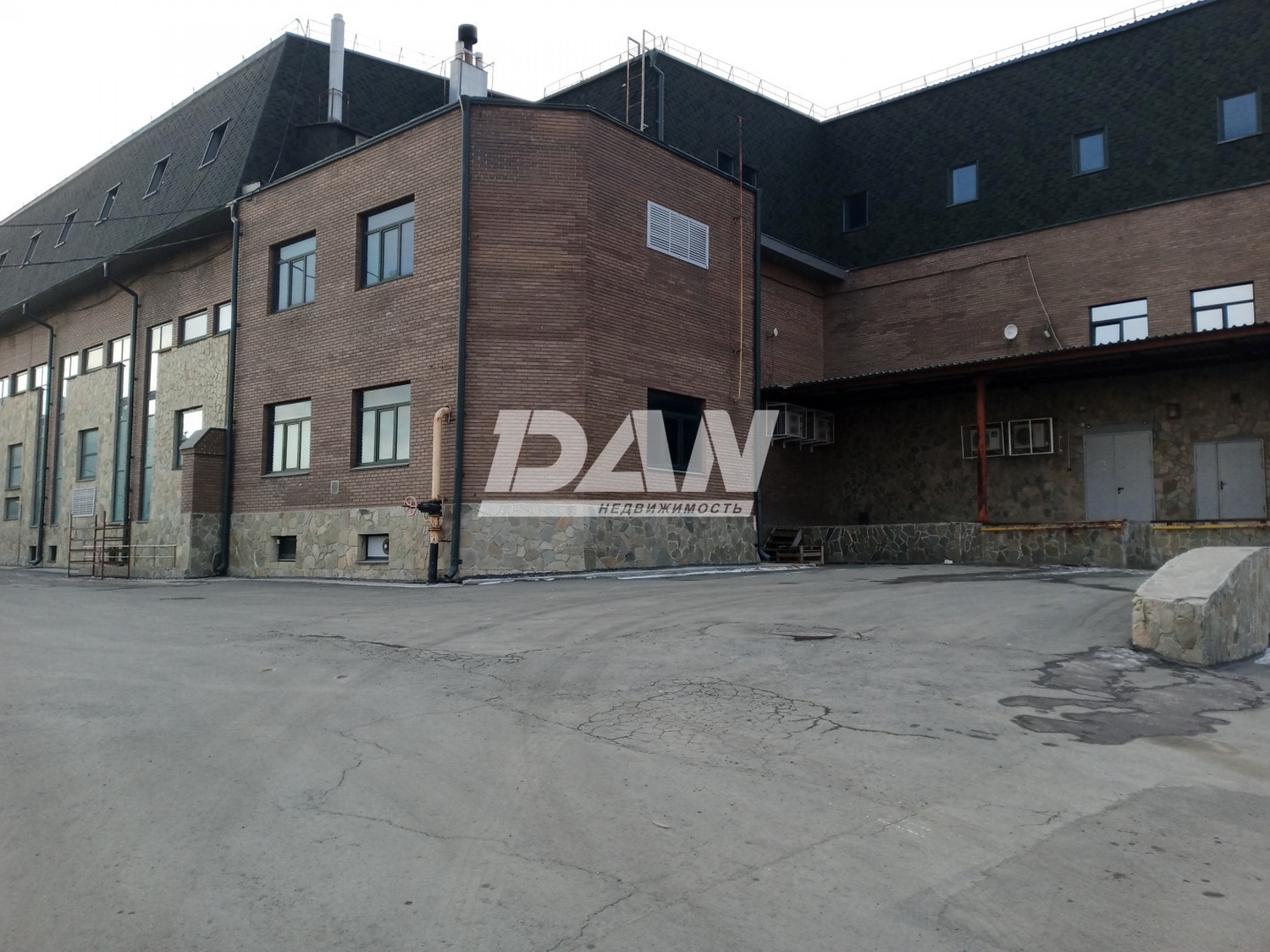 Торговое помещение 980 м²