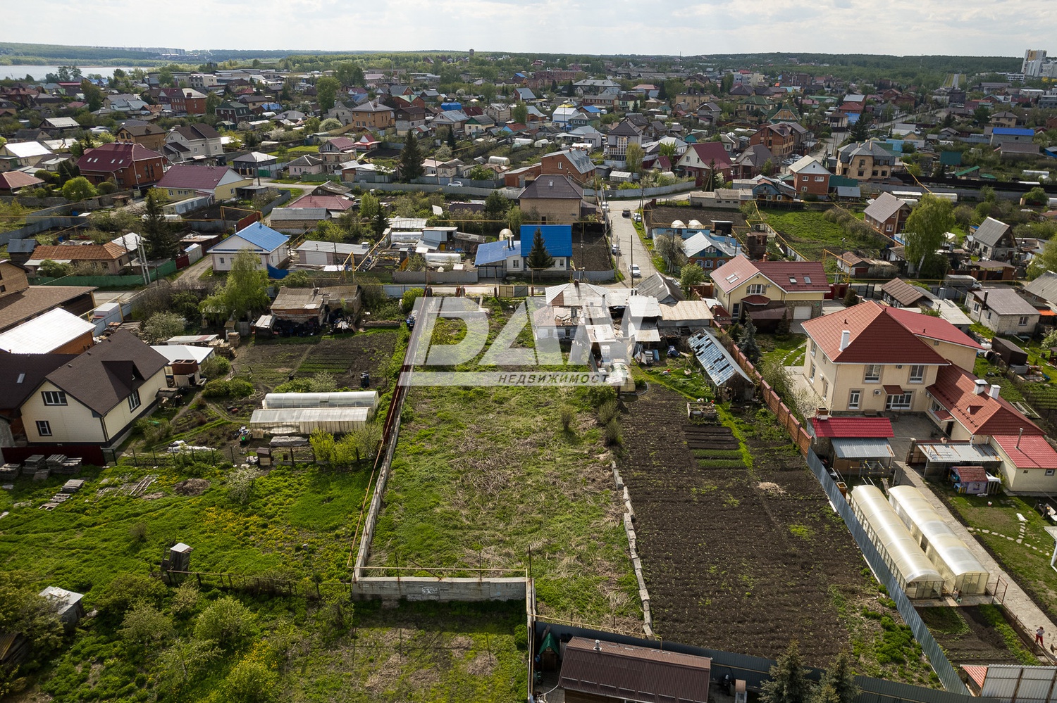 Земельный участок 1700 м²