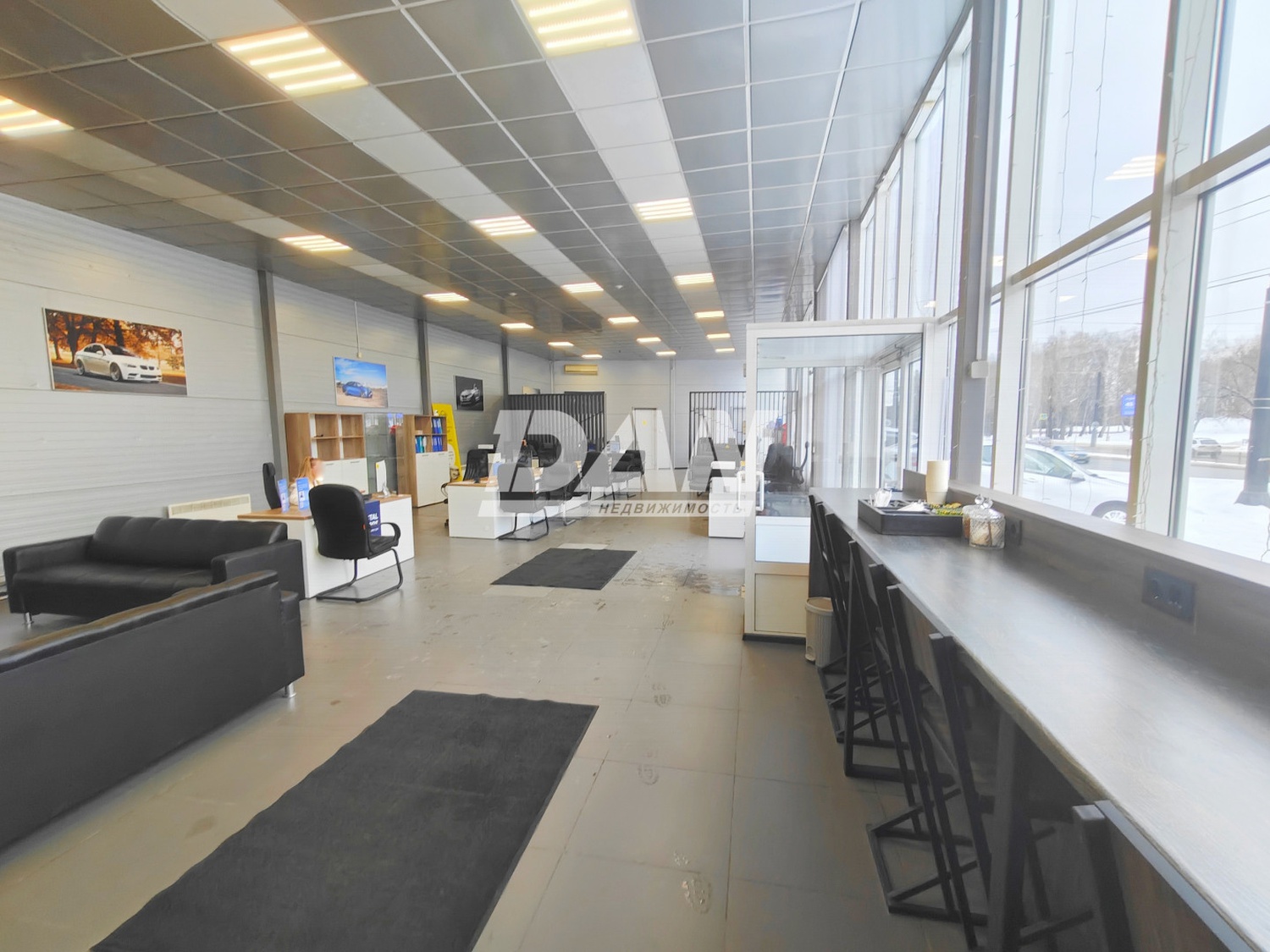 Торговое помещение 300 м²