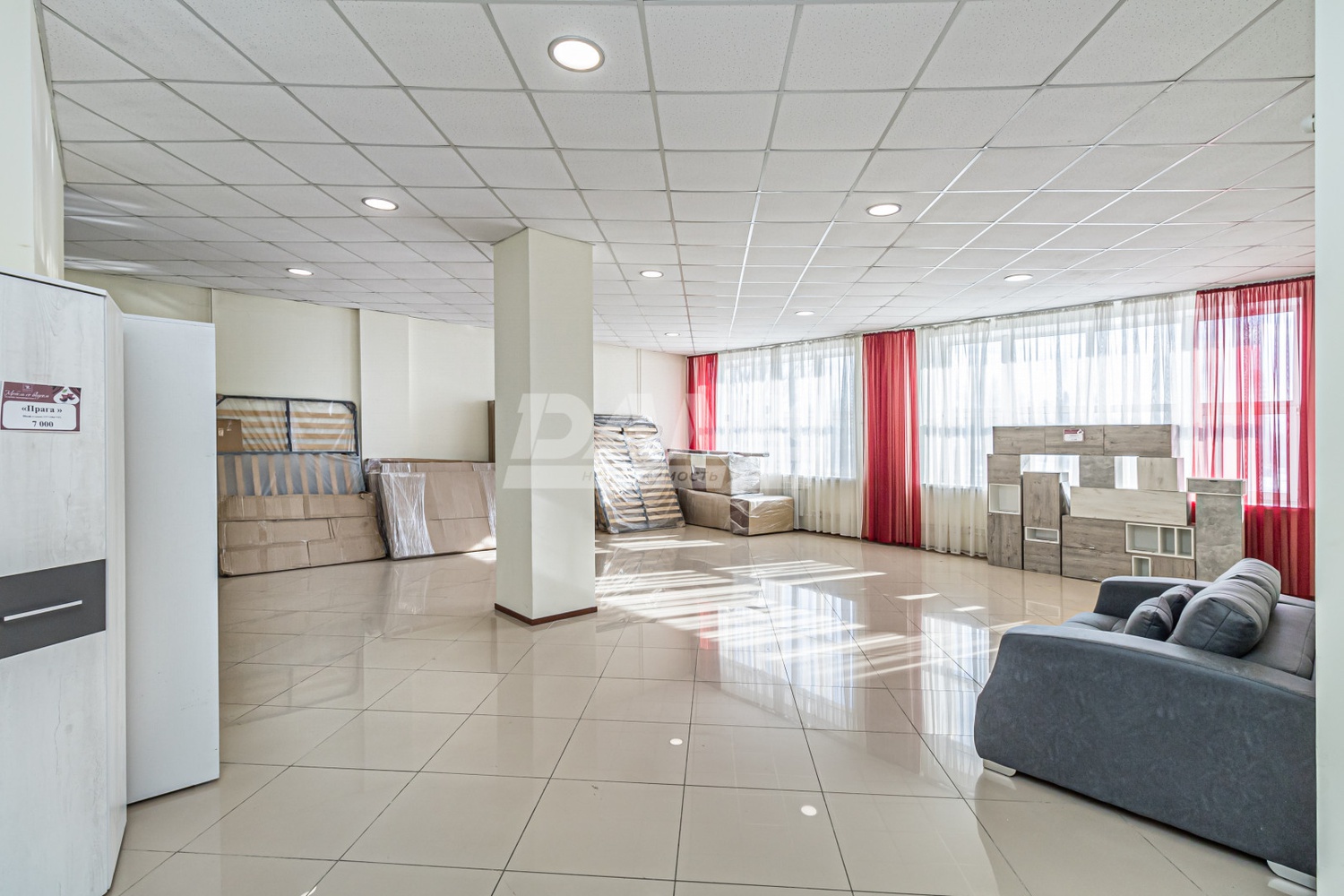 Торговая площадь 2130 м²