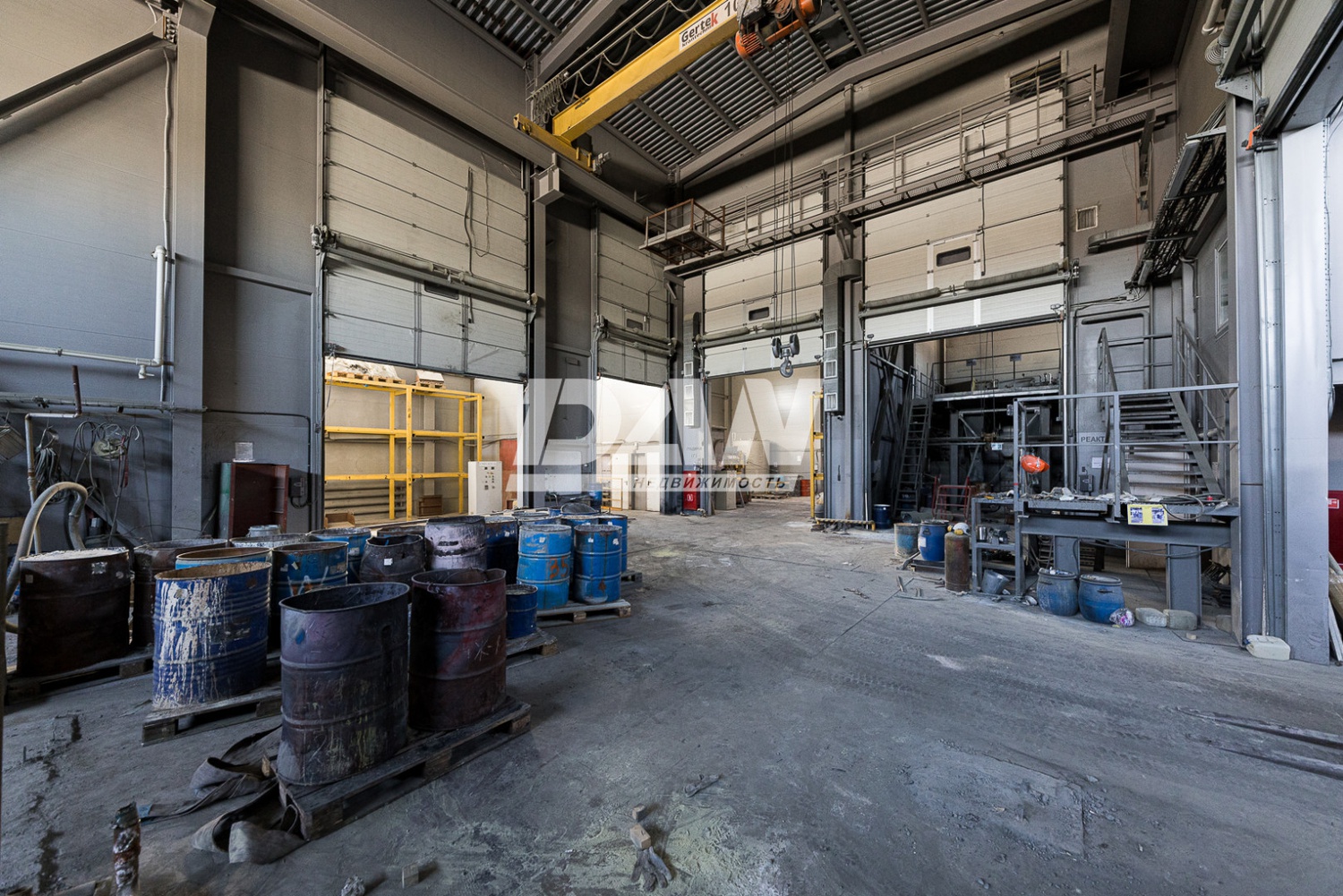 Производственное помещение 990 м²