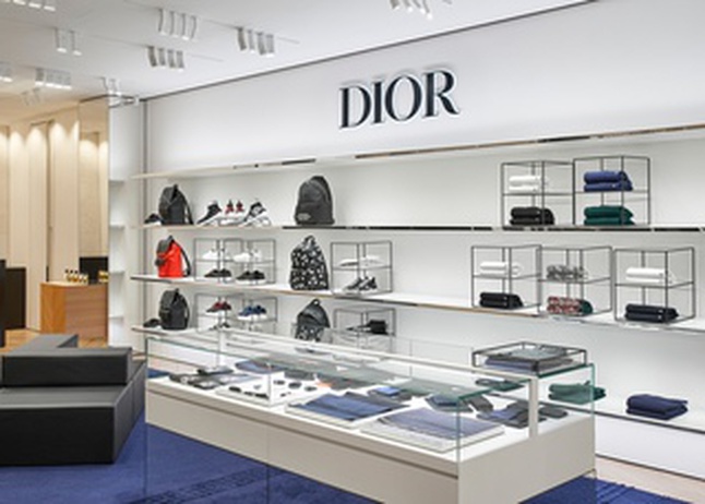 Christian Dior дебютирует с новым форматом и открывает монобренд в Москве