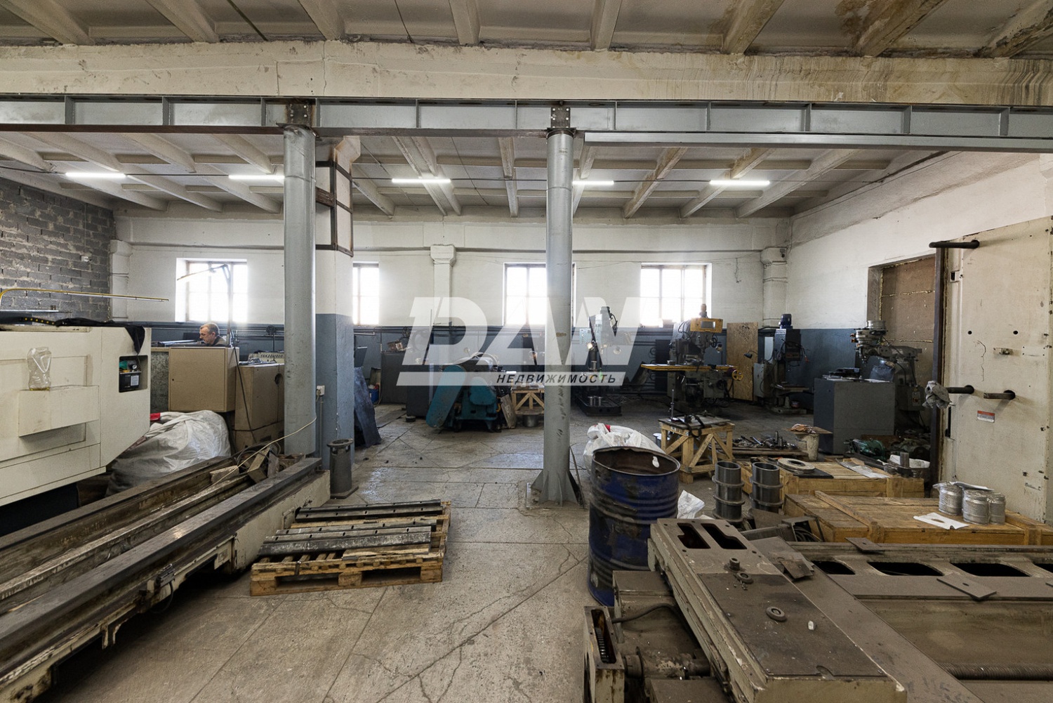 Производственное помещение 2557 м²