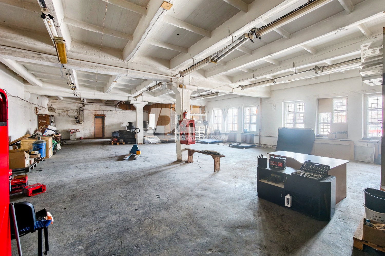 Производственное помещение 2989 м²