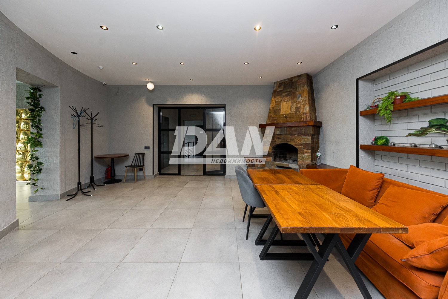 Помещение свободного назначения 573,2 м²