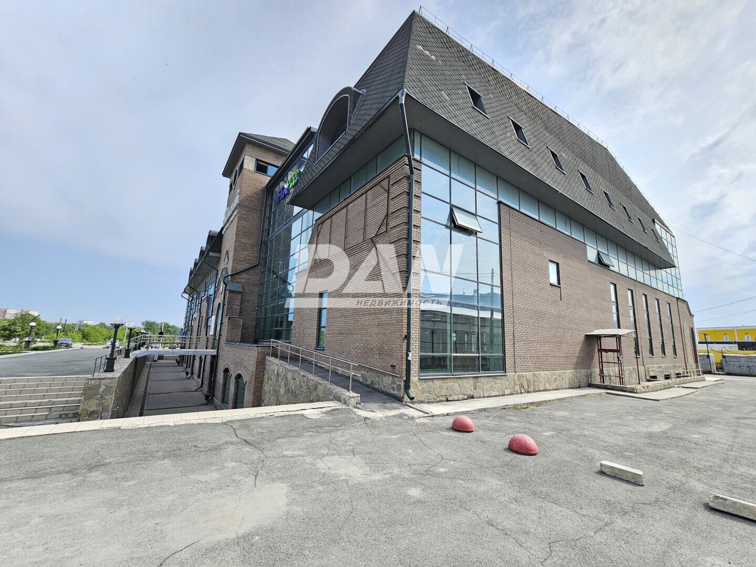 Помещение свободного назначения 401,8 м²