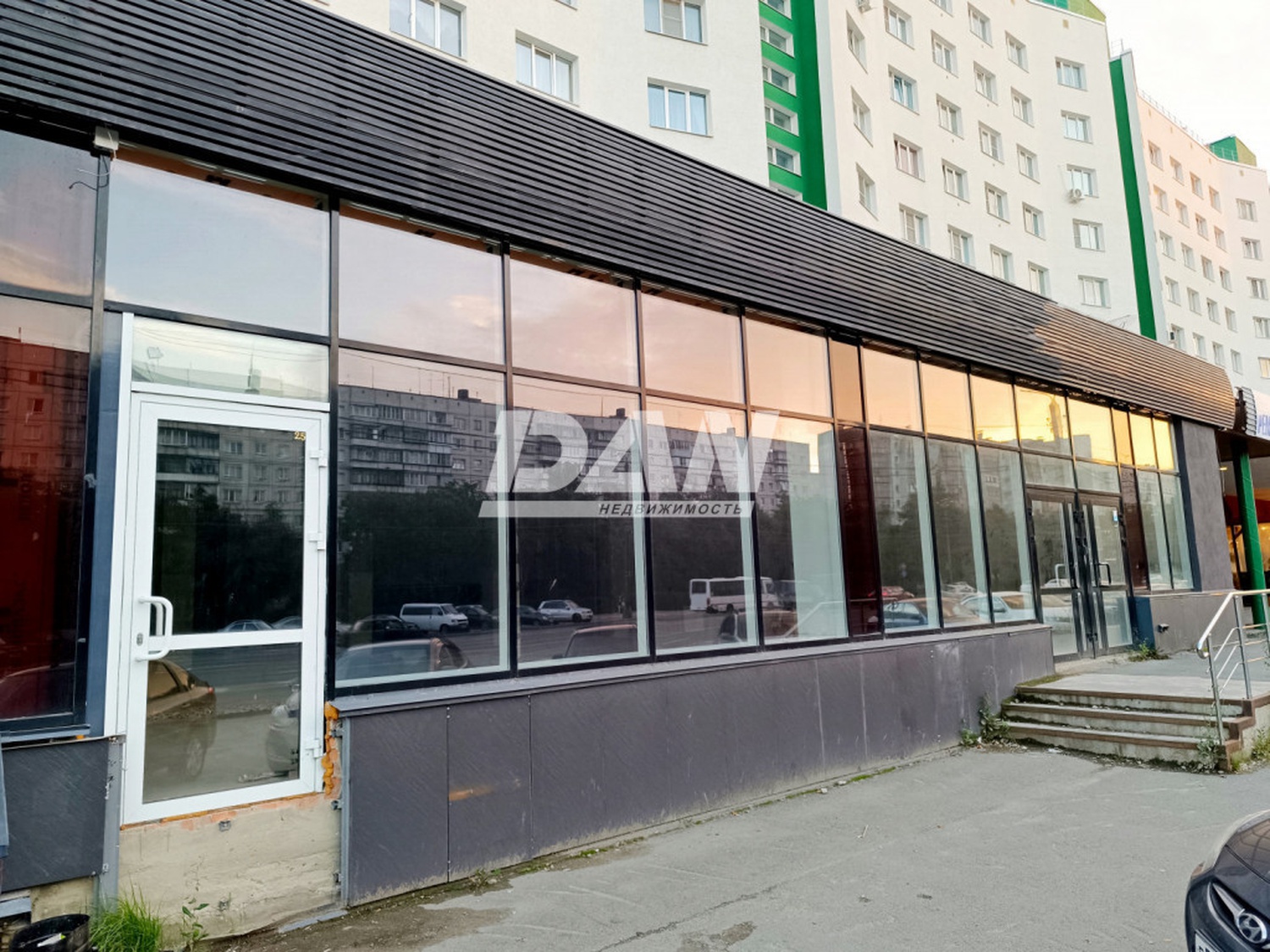 Торговое помещение 296 м²