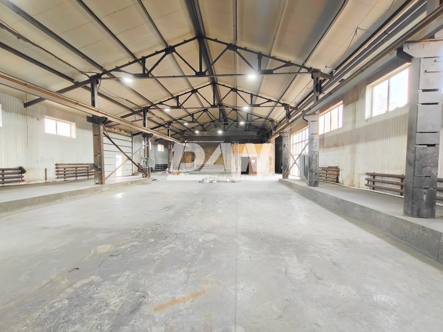 Помещение свободного назначения 648 м²
