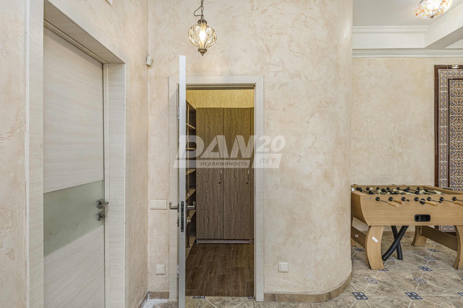 Помещение свободного назначения 818,6 м²