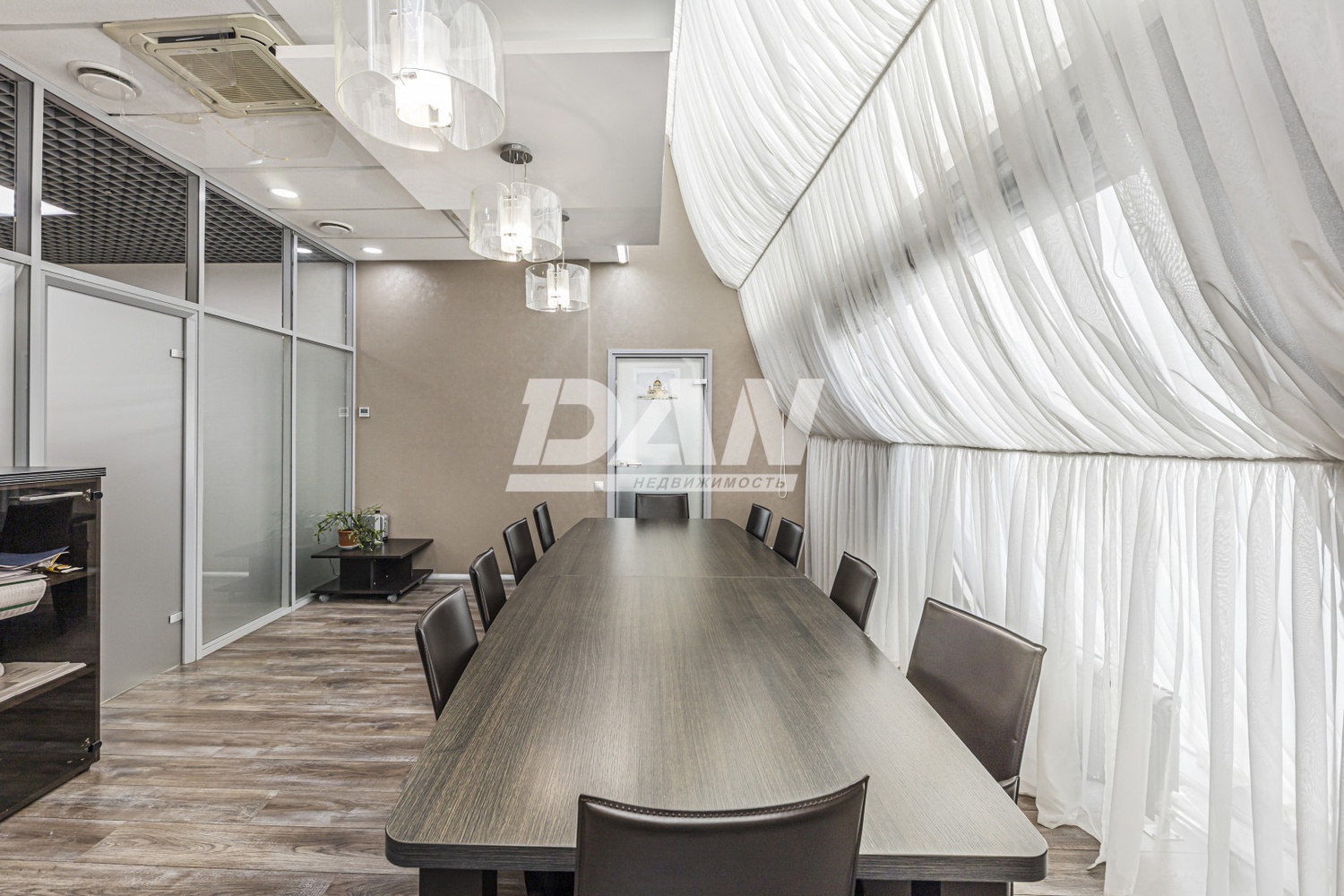 Торговая площадь 372 м²