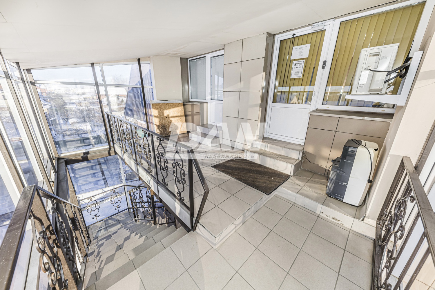 Помещение свободного назначения 619 м²