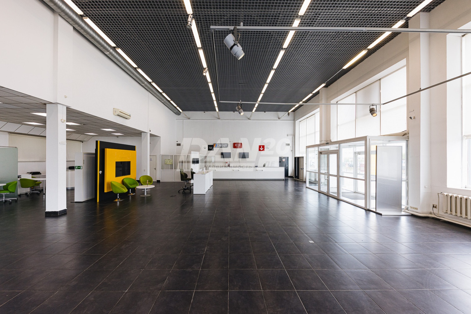Торговая площадь 1625 м²