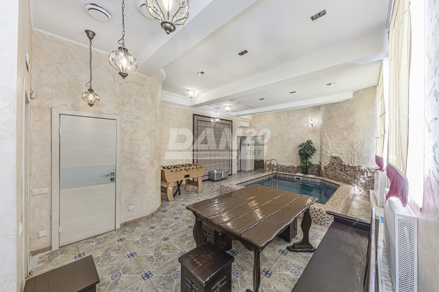 Помещение свободного назначения 818,6 м²