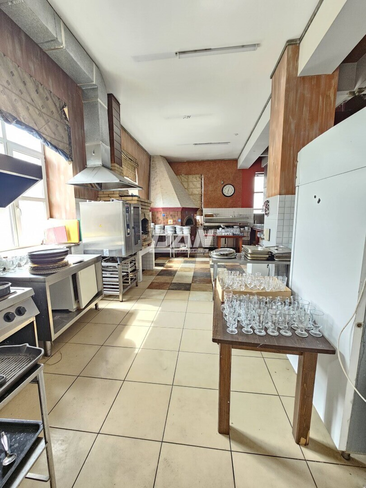 Торговое помещение 1439,5 м²