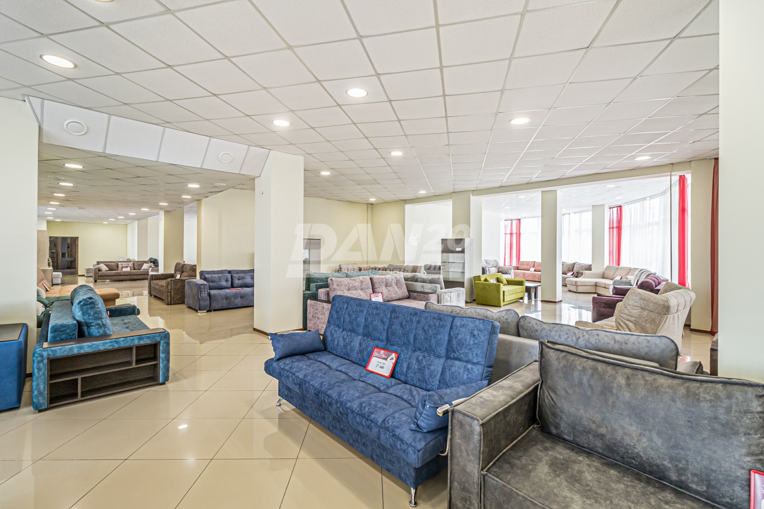 Торговая площадь 2130 м²
