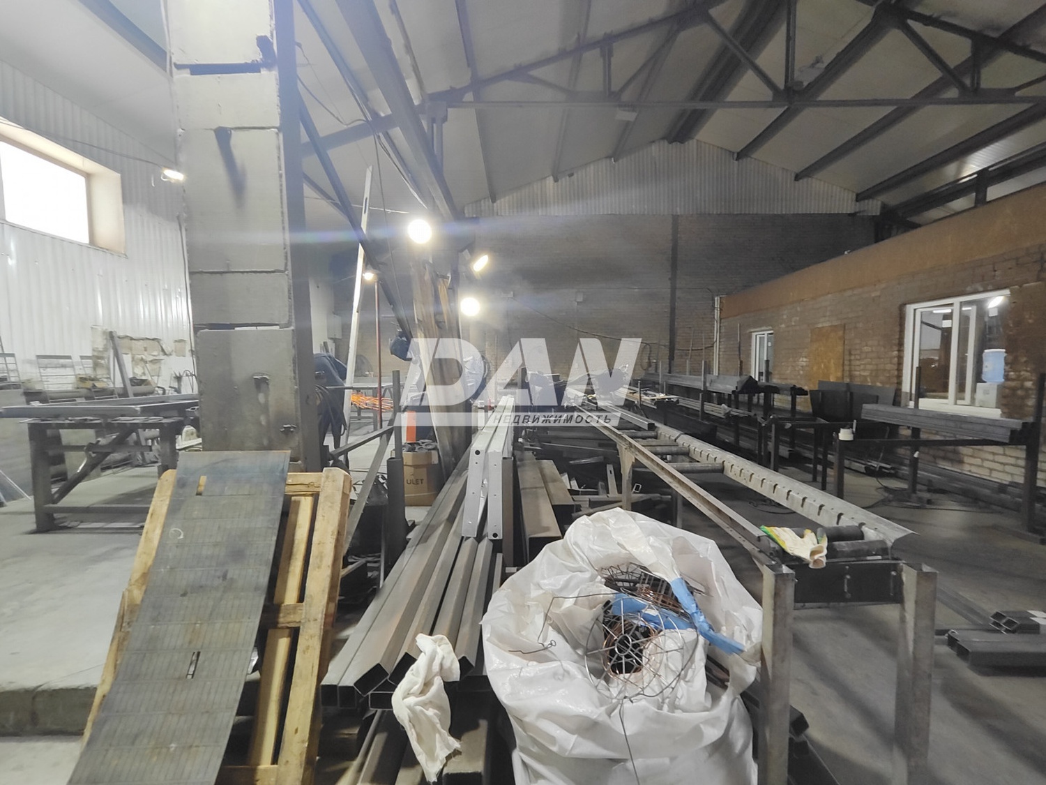 Помещение свободного назначения 648 м²