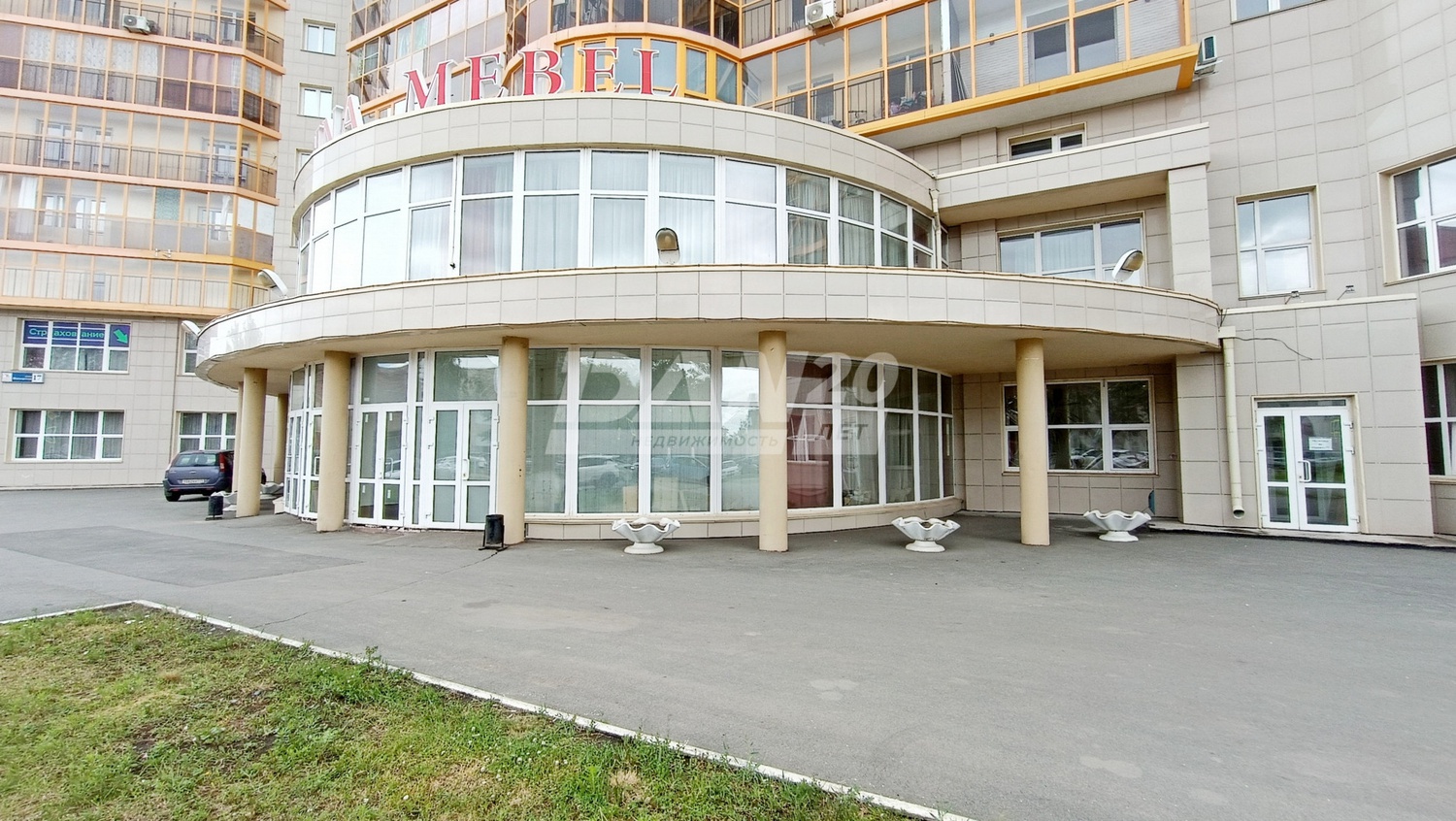 Торговая площадь 2130 м²